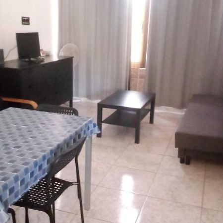 Primavera Appartement Tot 7 Personen Ideaal Voor Backpackers Arona  Exteriér fotografie